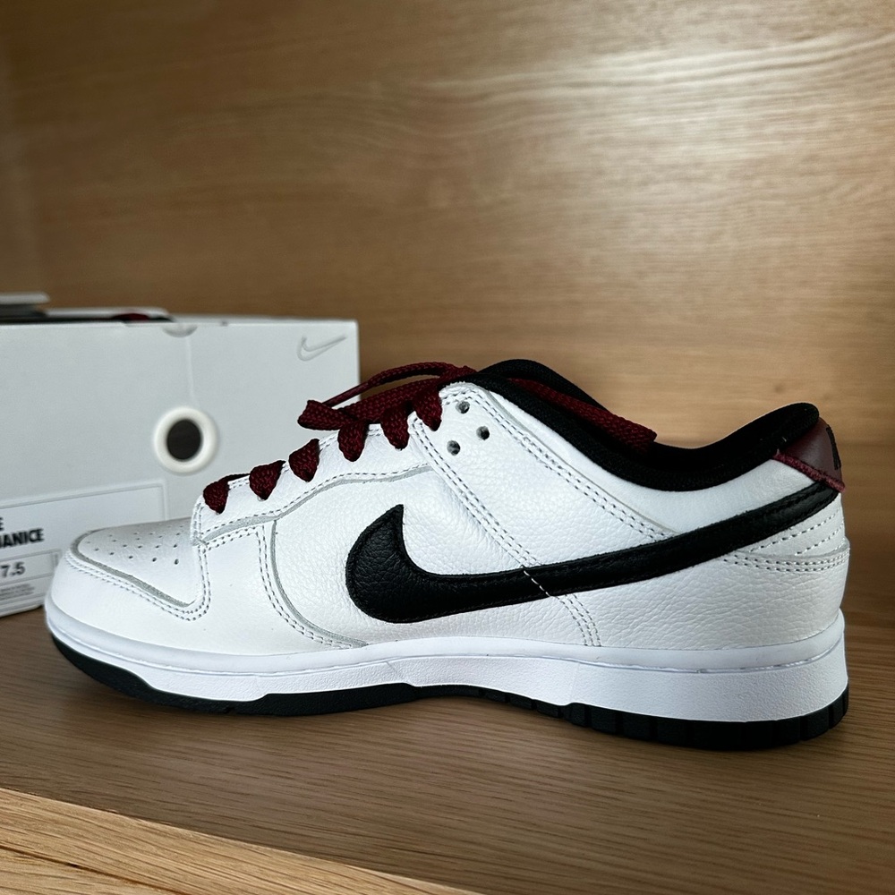 Nike SB sneakers burgundy black white